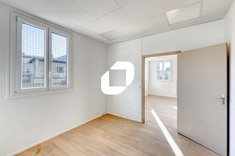 Office in Nanterre for sale - Interior Photo - Image 2 of 18