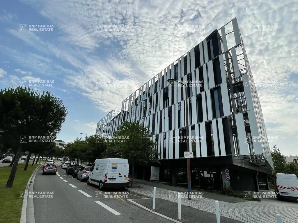 Location Bureaux 265 m² à 1 527 m² - Photo 1