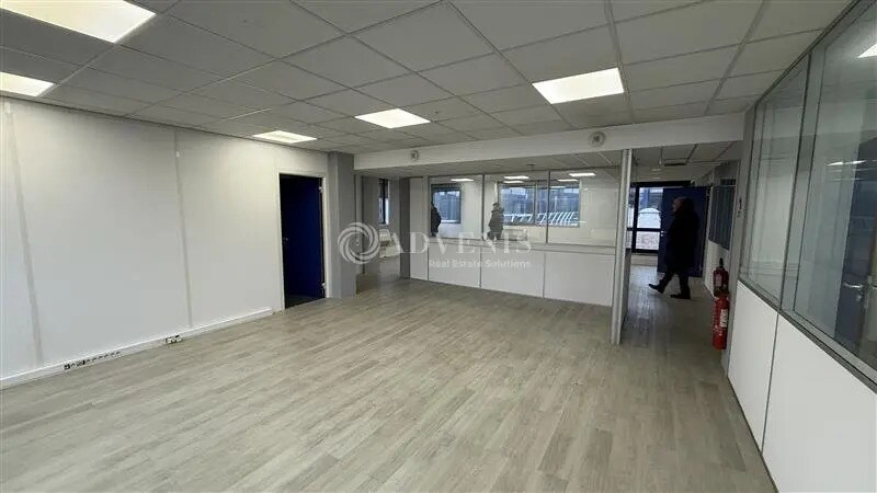 Office in Noisy-le-Grand to rent Interior Photo- Image 1 of 5