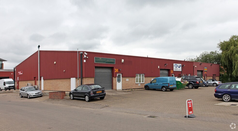 Longshot Ln, Bracknell for sale - Primary Photo - Image 1 of 1