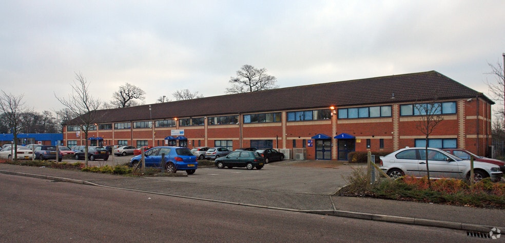 Oswin Rd, Leicester to rent - Building Photo - Image 2 of 5