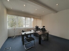 5-7 Portugal Pl, Cambridge for rent Interior Photo- Image 1 of 4