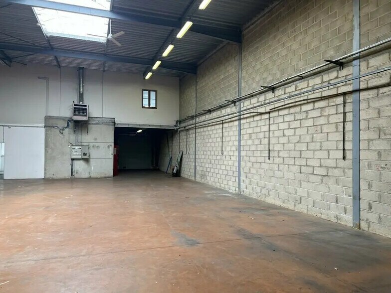 Light Industrial in Villejuif to rent - Building Photo - Image 1 of 4