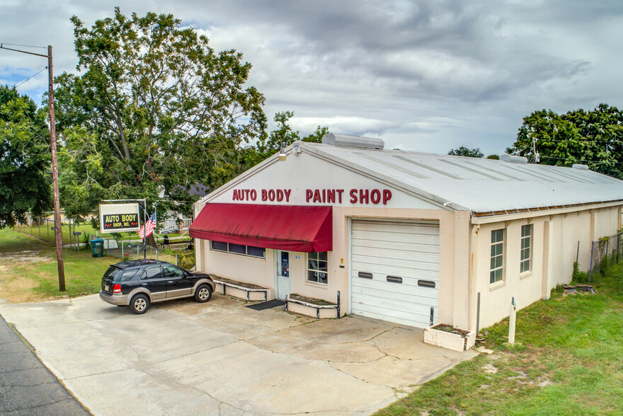 1814 33rd Ave, Gulfport, MS for sale - Primary Photo - Image 1 of 39