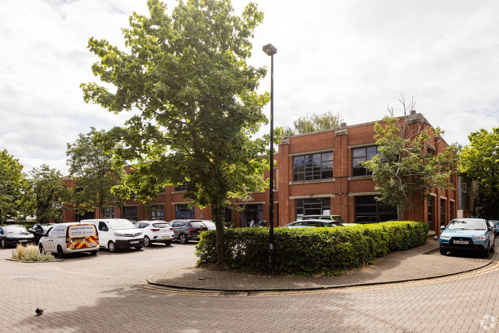 Fleming Way, Isleworth to rent Primary Photo- Image 1 of 9
