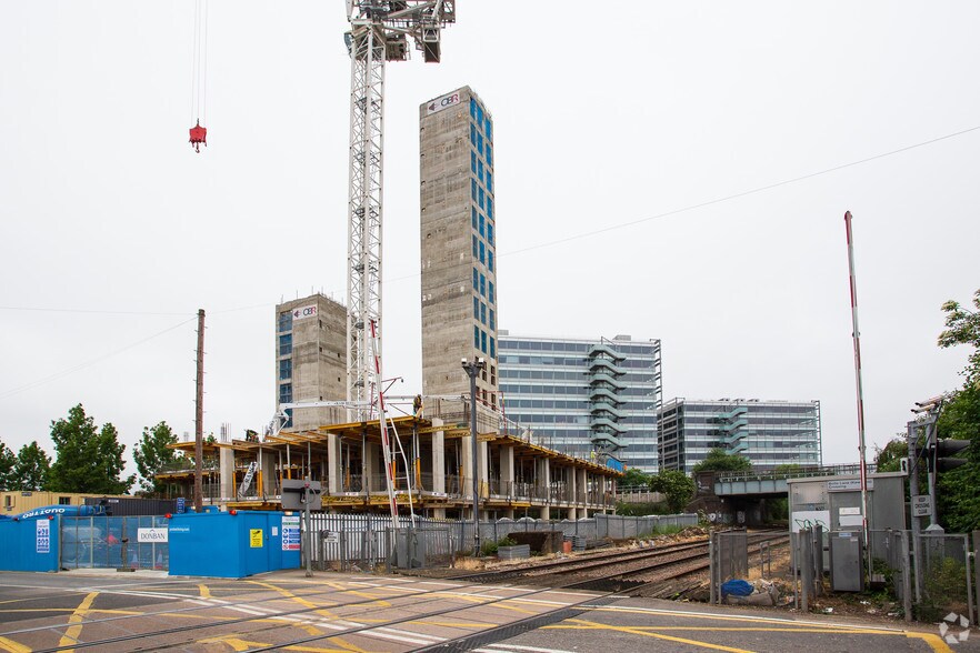 100 Bollo Ln, London to rent - Building Photo - Image 2 of 4