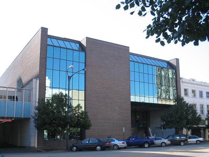 712 Kansas Ave, Topeka, KS to rent Building Photo- Image 1 of 2