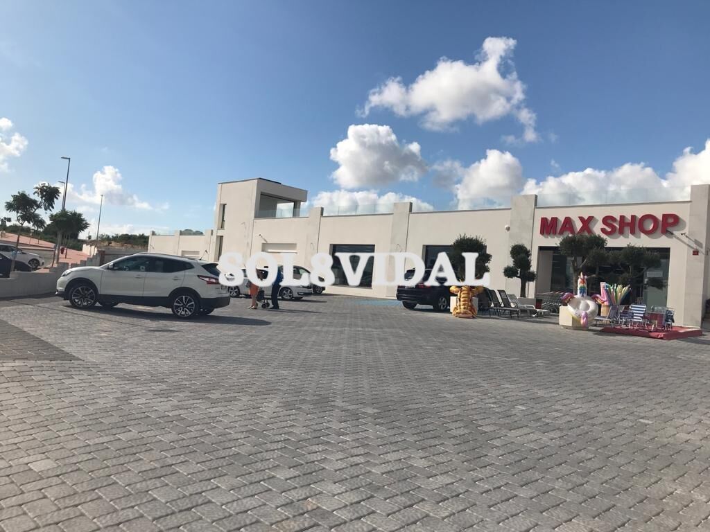 Retail in Torrevieja to rent Building Photo- Image 1 of 10