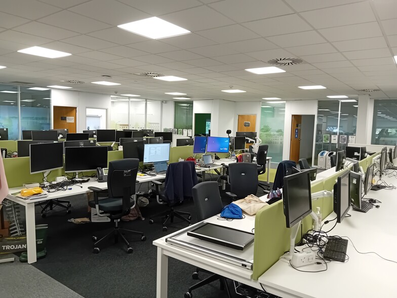 2 Spiersbridge Way, Glasgow to rent - Building Photo - Image 3 of 13