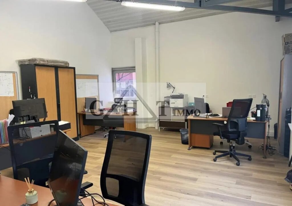 Location Bureaux 50 m² - Photo 1