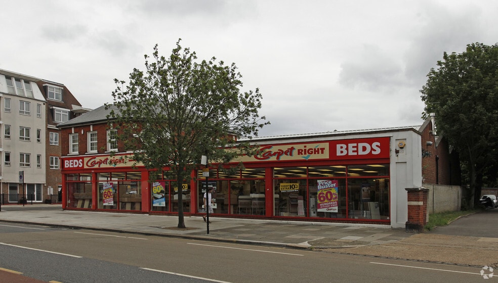 380 Uxbridge Rd, London to rent - Building Photo - Image 2 of 4