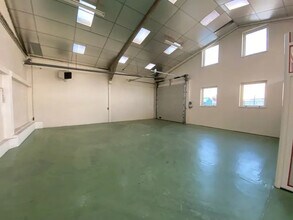 Light Industrial in Saint-Ouen-l'Aumône to rent Interior Photo- Image 2 of 5