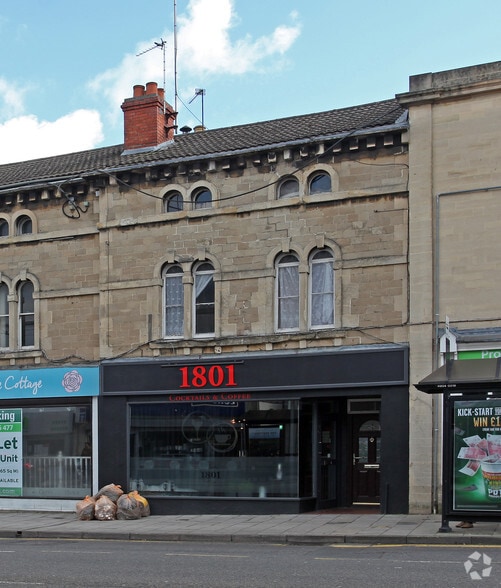 96 Victoria Rd, Swindon to rent - Primary Photo - Image 1 of 2