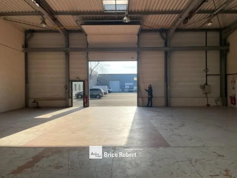 25 Rue Du 35eme Regiment D'Aviation, Bron to rent - Interior Photo - Image 3 of 6