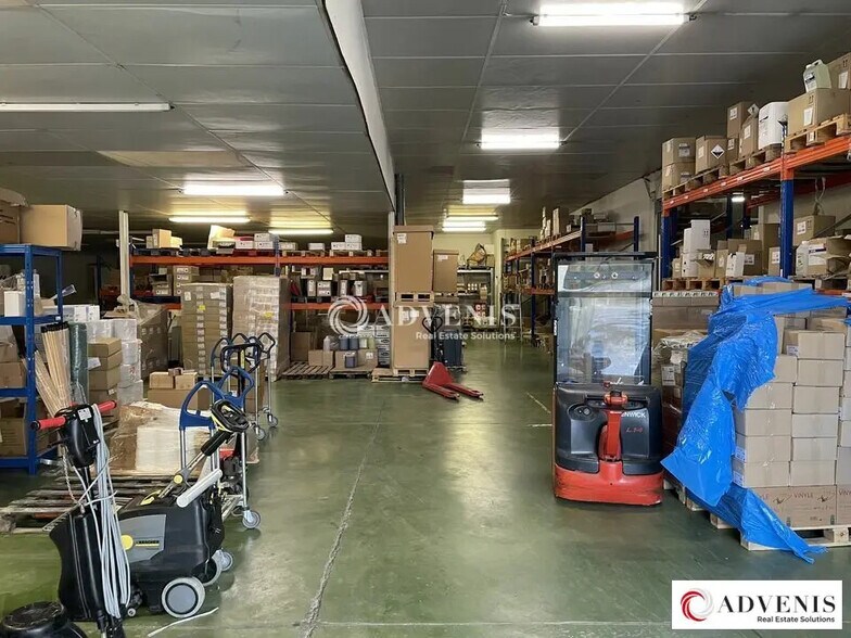 Light Industrial in Pessac to rent - Interior Photo - Image 3 of 6