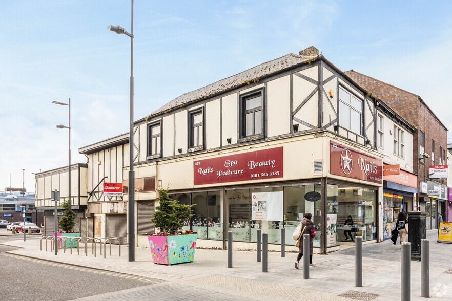 253 High St W, Sunderland to rent - Primary Photo - Image 1 of 5