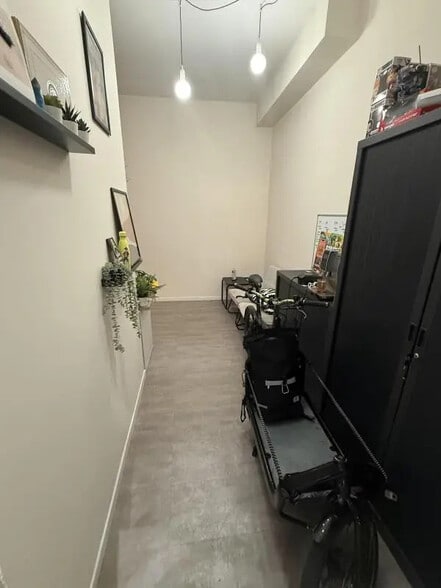 Light Industrial in Bordeaux to rent - Interior Photo - Image 2 of 3