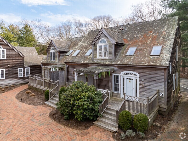 295 Three Mile Harbor Rd, East Hampton, NY for sale - Primary Photo - Image 1 of 1