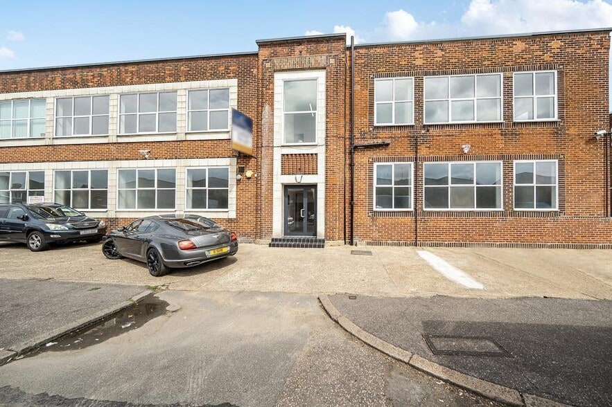 Carlisle Rd, London to rent - Building Photo - Image 2 of 13