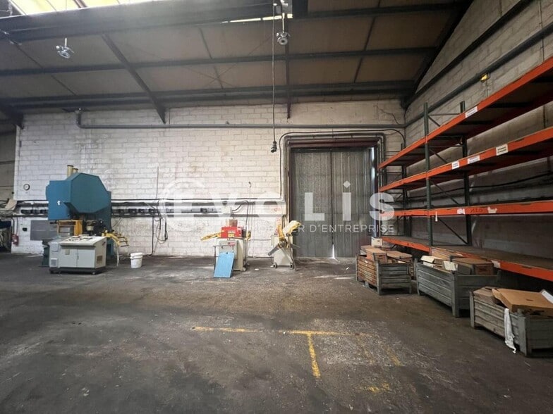 Light Industrial in Vaujours for sale - Interior Photo - Image 2 of 7