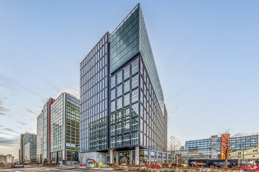 Westfield Ave, London to rent - Building Photo - Image 1 of 23