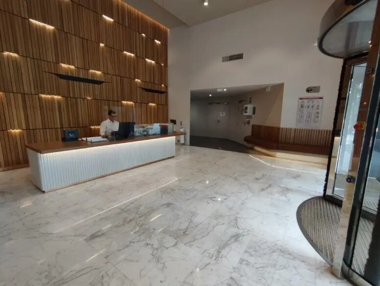 8-12 Avenue Du Général De Gaulle, Charenton-le-Pont to rent - Building Photo - Image 3 of 7