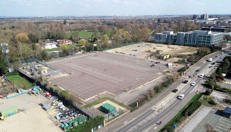 The Causeway, Staines to rent - Building Photo - Image 2 of 3