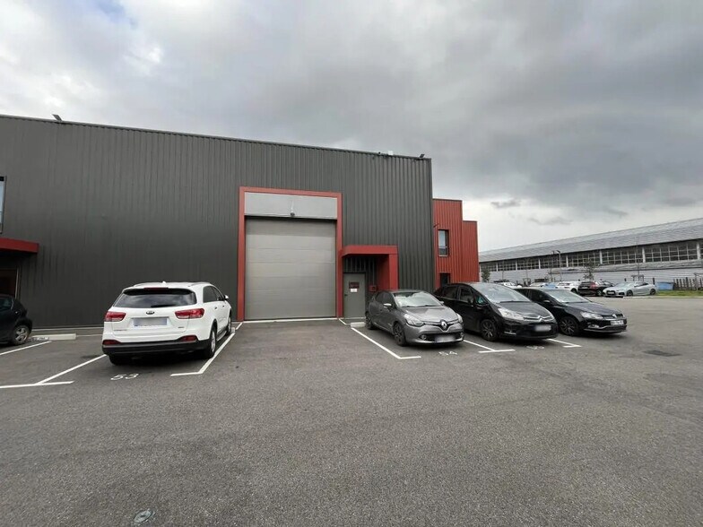 Light Industrial in Chassieu to rent - Building Photo - Image 3 of 35