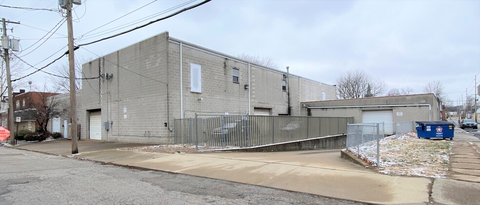 27 N 12th St, Belleville, IL for rent - Building Photo - Image 1 of 2