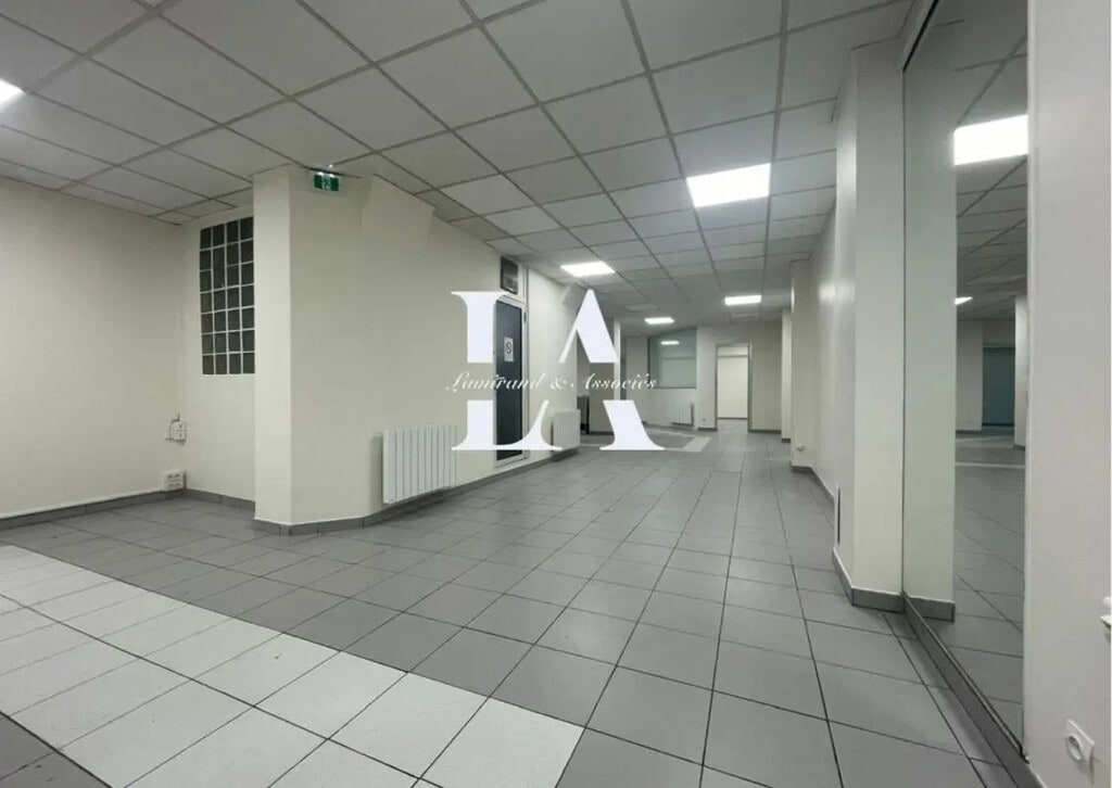 Location Bureaux 200 m² - Photo 1