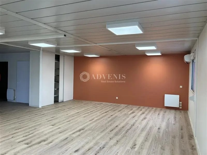 Location Bureaux 100 m² - Photo 1