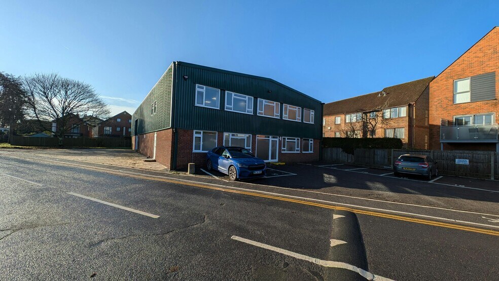 Southampton Rd, Ringwood to rent - Building Photo - Image 2 of 34