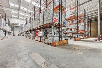 Industrial in Chelles for sale Interior Photo- Image 2 of 6