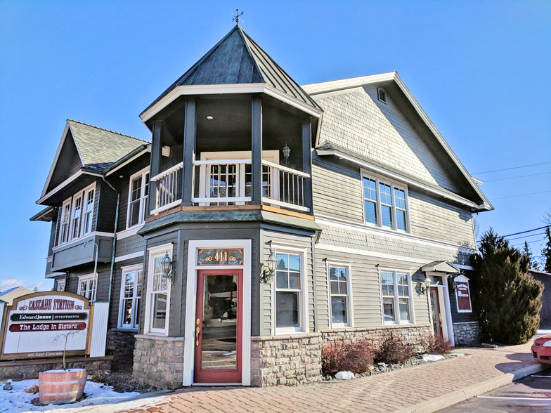 411 E Cascade Ave, Sisters, OR for sale - Building Photo - Image 1 of 1