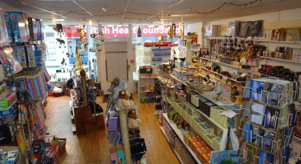 10 Fore St, St Austell for sale - Interior Photo - Image 2 of 12