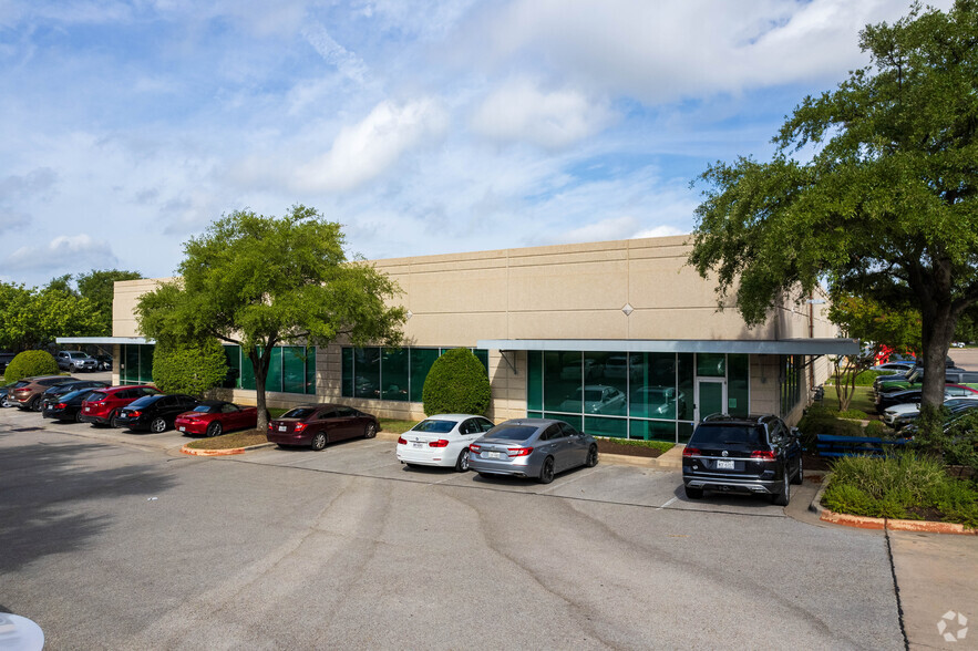 9300 United Dr, Austin, TX for rent - Building Photo - Image 3 of 53