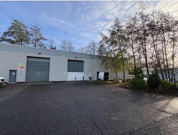 Bower Street St, Oldham to rent Primary Photo- Image 1 of 4