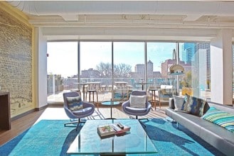 325 Chestnut St, Philadelphia, PA to rent Interior Photo- Image 1 of 3