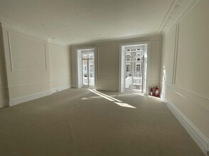 11 Elvaston Pl, London to rent Interior Photo- Image 1 of 2