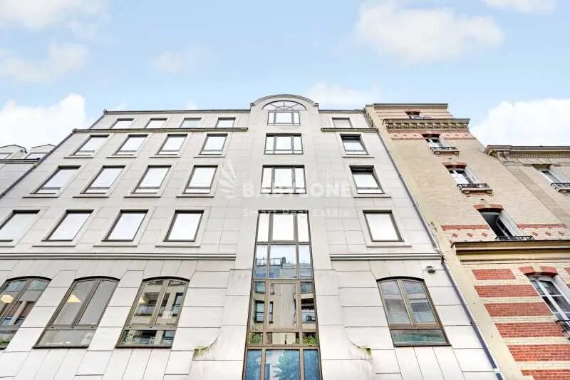 Office in Neuilly-sur-Seine to rent - Building Photo - Image 2 of 4