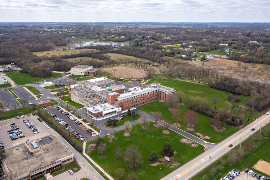 617 W Main St, Barrington, IL for sale - Primary Photo - Image 1 of 1