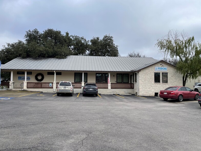 1411 S Main St, Boerne, TX for rent - Building Photo - Image 2 of 12