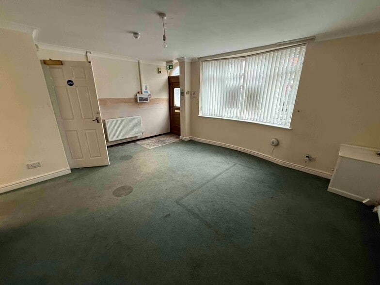 87-89 Nantwich Rd, Crewe for sale - Interior Photo - Image 3 of 8