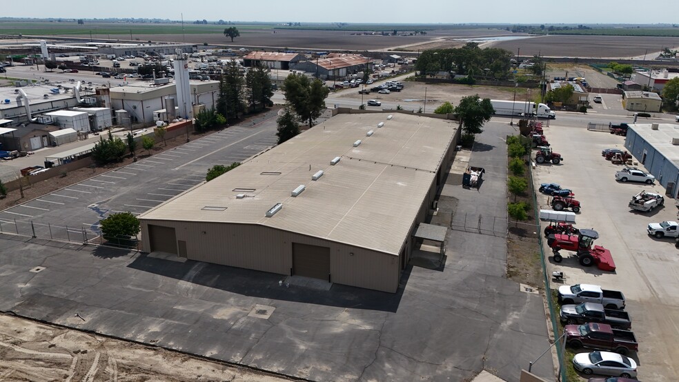 3950-3962 S K St, Tulare, CA for rent - Building Photo - Image 2 of 7