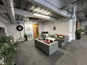 53-55 Queen Charlotte St, Bristol to rent Interior Photo- Image 1 of 9