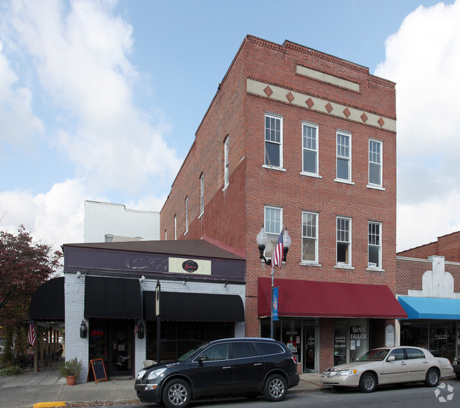 221 E Johnston St, Smithfield, NC for sale - Primary Photo - Image 1 of 1