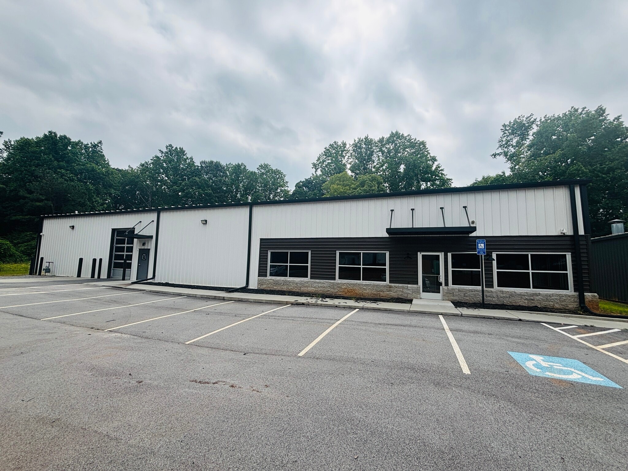 131 Parkwood Cir, Carrollton, GA to rent Building Photo- Image 1 of 20