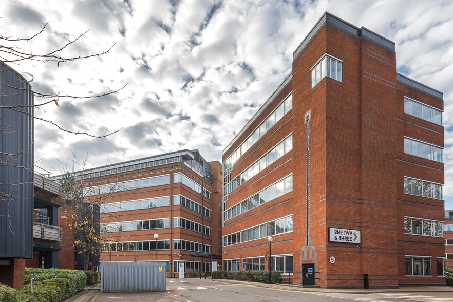 Maxwell Rd, Borehamwood for rent - Building Photo - Image 1 of 1