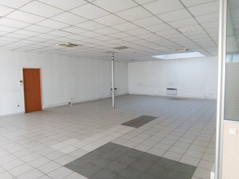 Office in Marseille to rent - Interior Photo - Image 2 of 7