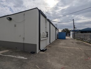 2501 N Ben Jordan St, Victoria, TX for rent Building Photo- Image 2 of 7